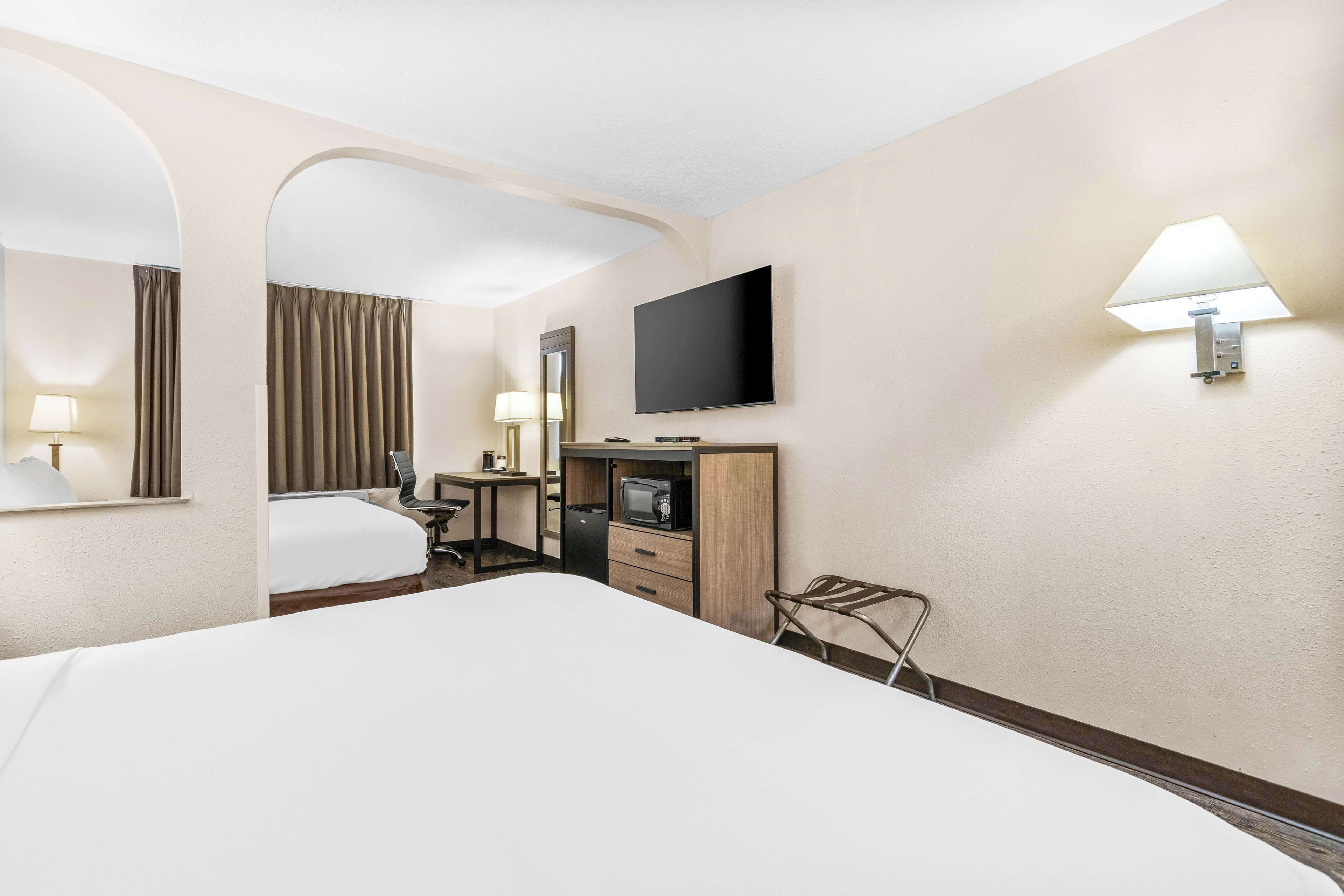 Photo - SureStay Hotel by Best Western Albuquerque Midtown