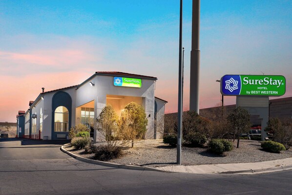 Exterior - SureStay Hotel by Best Western Albuquerque Midtown (Albuquerque)