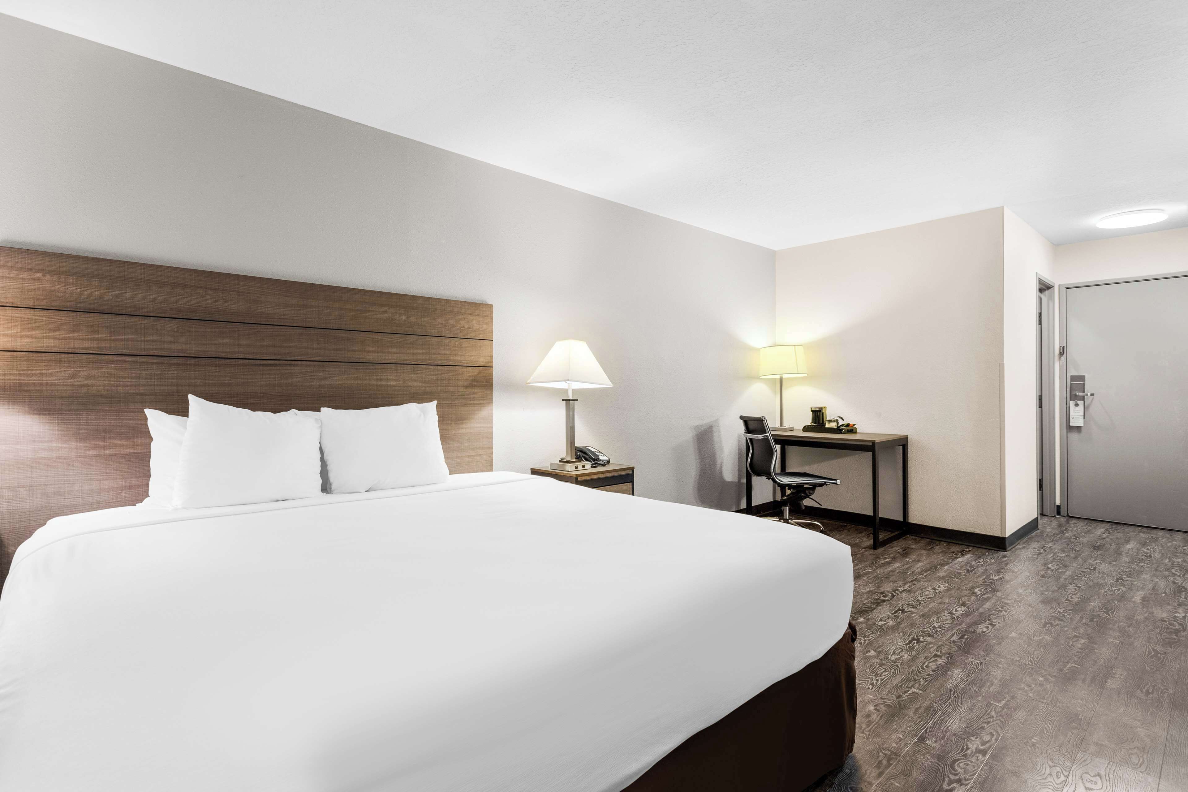 Photo - SureStay Hotel by Best Western Albuquerque Midtown