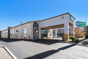 Exterior - SureStay Hotel by Best Western Albuquerque Midtown (Albuquerque)