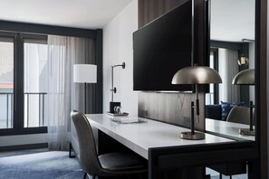 Premium bedding, in-room safe, desk, laptop workspace