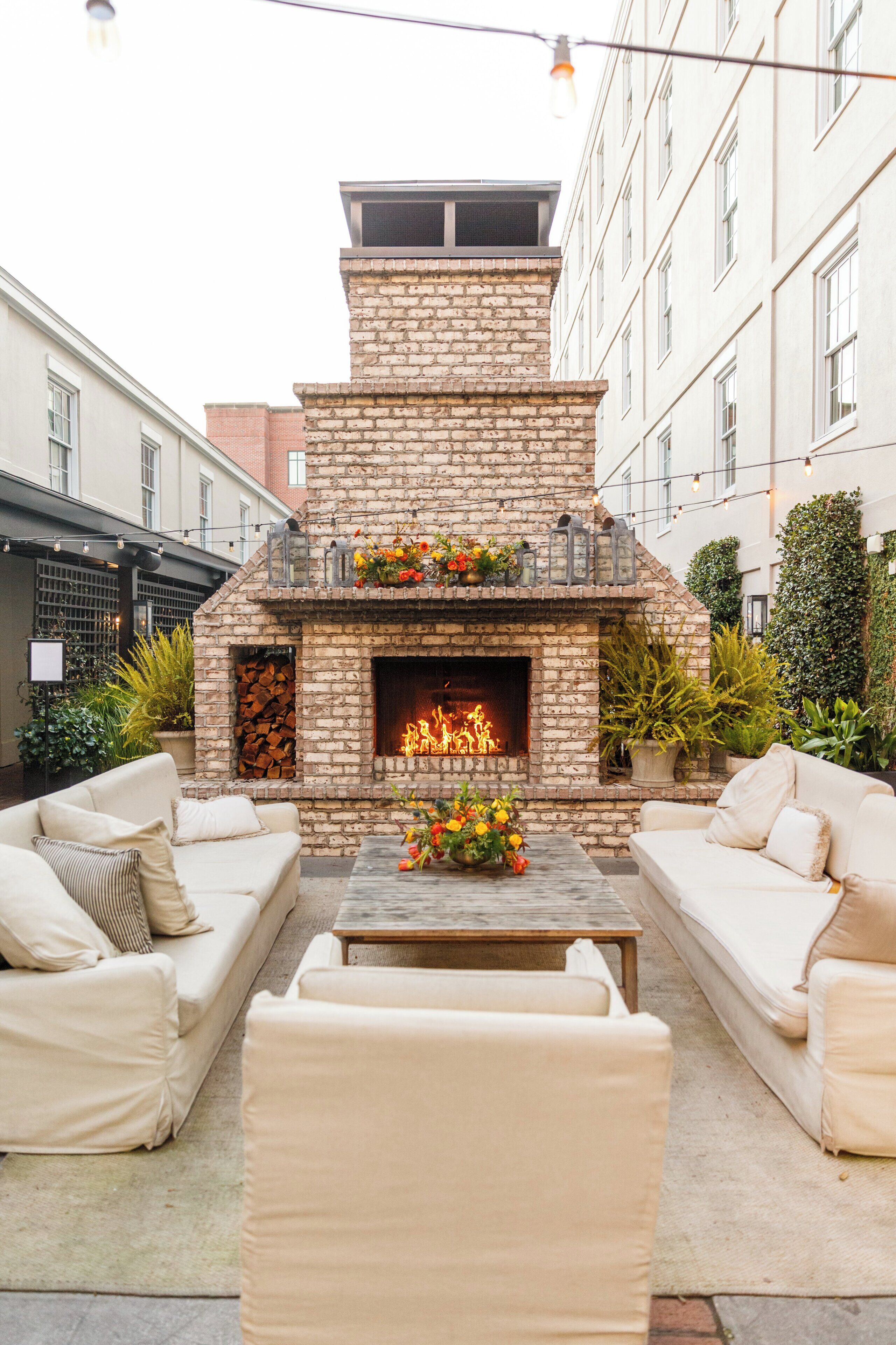 breakfast, lunch, brunch served; american cuisine