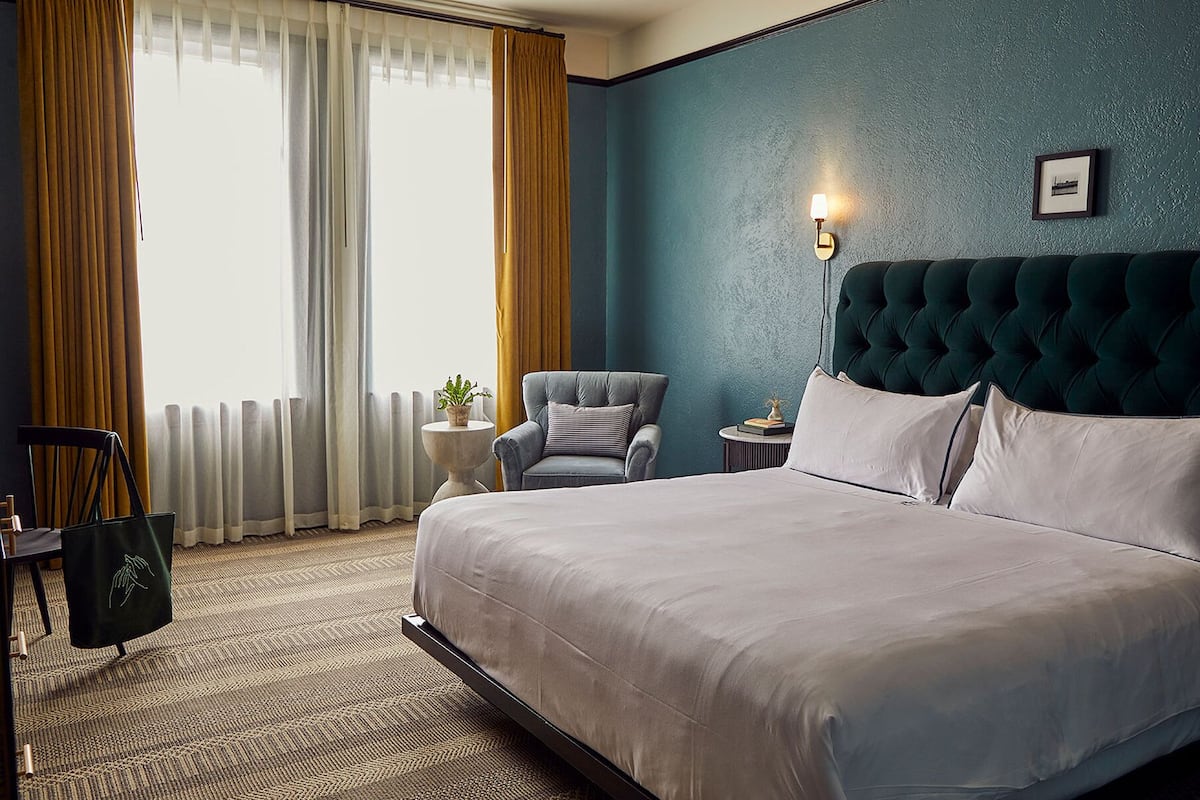 Premier Room, 1 King Bed, Accessible (Artist's) | Premium bedding, minibar, in-room safe, desk