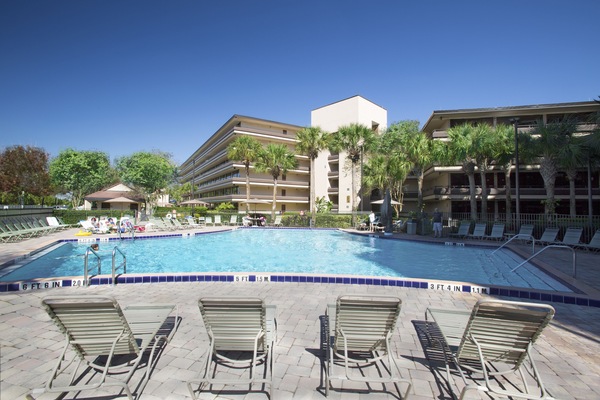 3 outdoor pools, open 9:00 AM to 10:00 PM, pool umbrellas, sun loungers