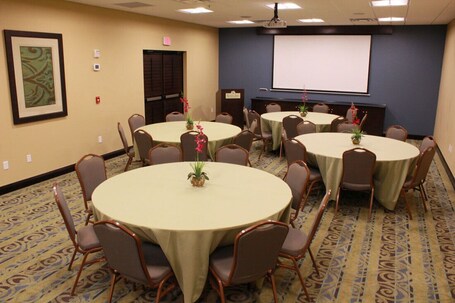 Rosen Inn at Pointe Orlando - Image 9