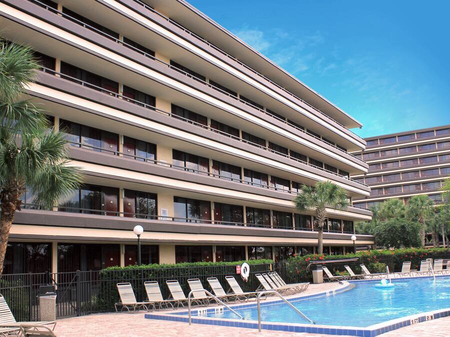 3 outdoor pools, open 9:00 AM to 10:00 PM, pool umbrellas, pool loungers