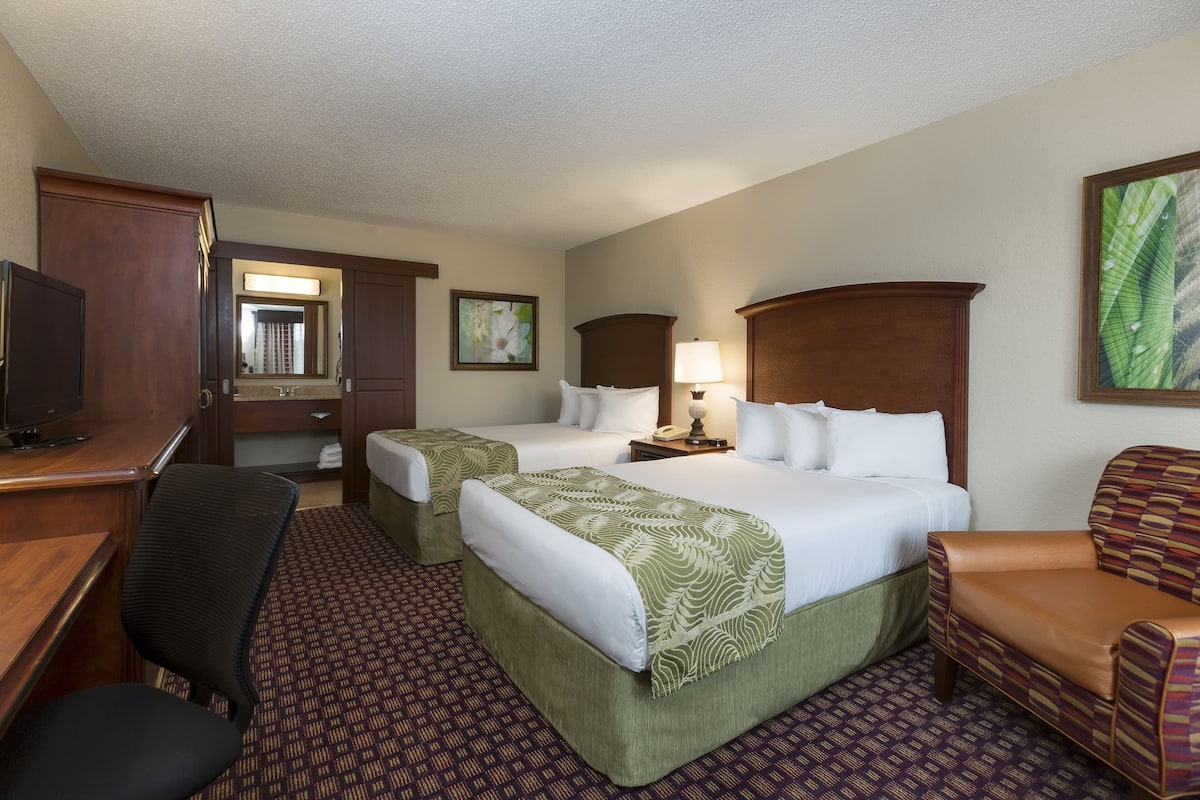 Premium bedding, pillow-top beds, in-room safe, desk
