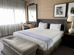 Executive Suite, 1 Queen Bed, Non Smoking, Harbour View | In-room safe, individually decorated, individually furnished - The Royal Hotel (Durban)
