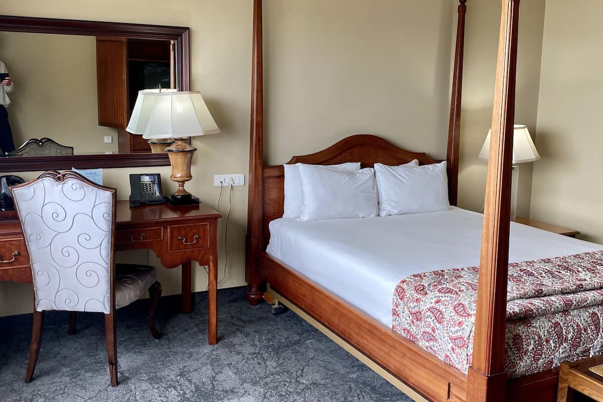 Executive-Suite, 1 Queen-Bett, Nichtraucher, Hafenblick | 1 Schlafzimmer, Zimmersafe, individuell dekoriert