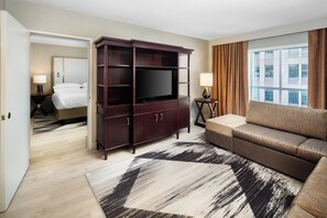 Peralatan tempat tidur premium, gebar bulu kapas, peti besi dalam bilik 