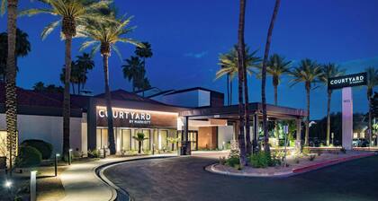 Courtyard Phoenix North by Marriott