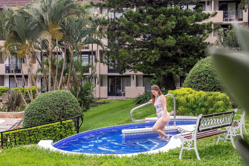 Irazu Hotel & Studios