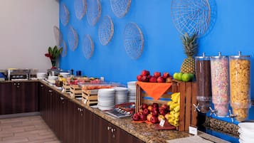 Desayuno buffet diario (CRC 7500 por persona)