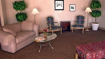 Suite, 1 kingsize bed, niet-roken | Hypoallergeen beddengoed, een bureau, een strijkplank/strijkijzer