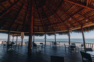 Breakfast, lunch, dinner served; international cuisine 