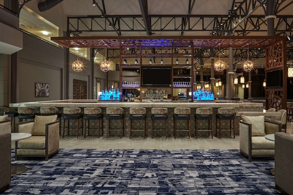 Serves dinner and happy hour