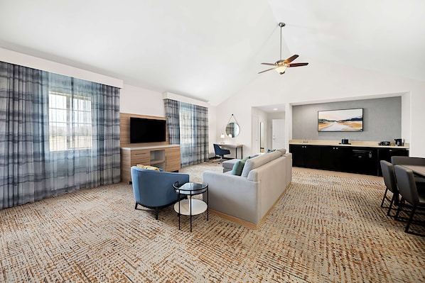 Suite, 1 King Bed, Non Smoking | Living area | 40-inch LCD TV with cable channels, TV
