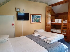 Suite Familiale, salle de bains attenante