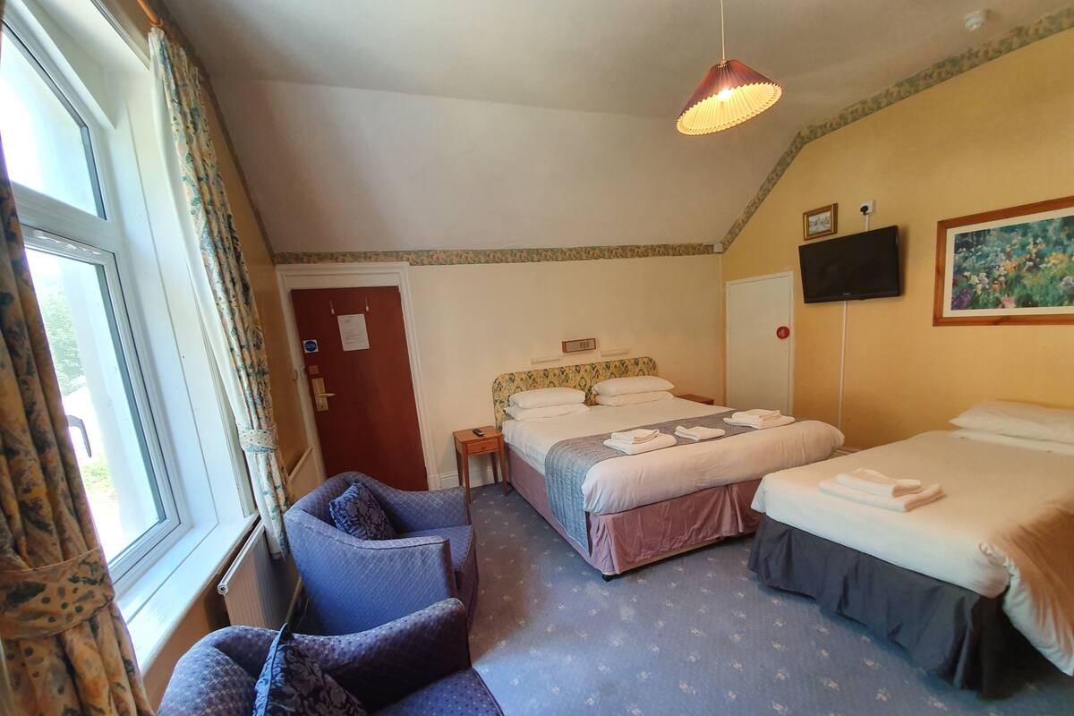 Suite Familiale, salle de bains attenante