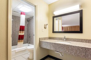 Articles de toilette écologiques, sèche-cheveux, serviettes fournies