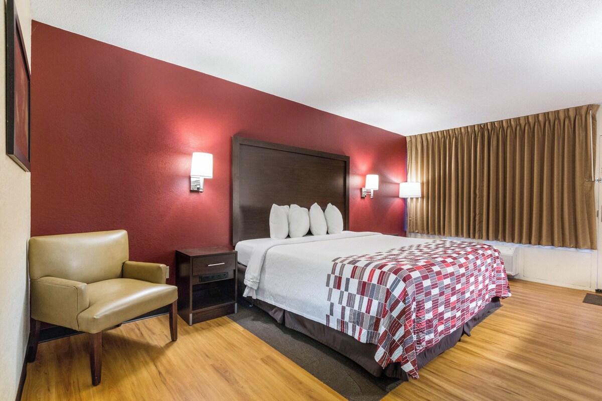 Iron/ironing board, free cots/infant beds, free WiFi, bed sheets