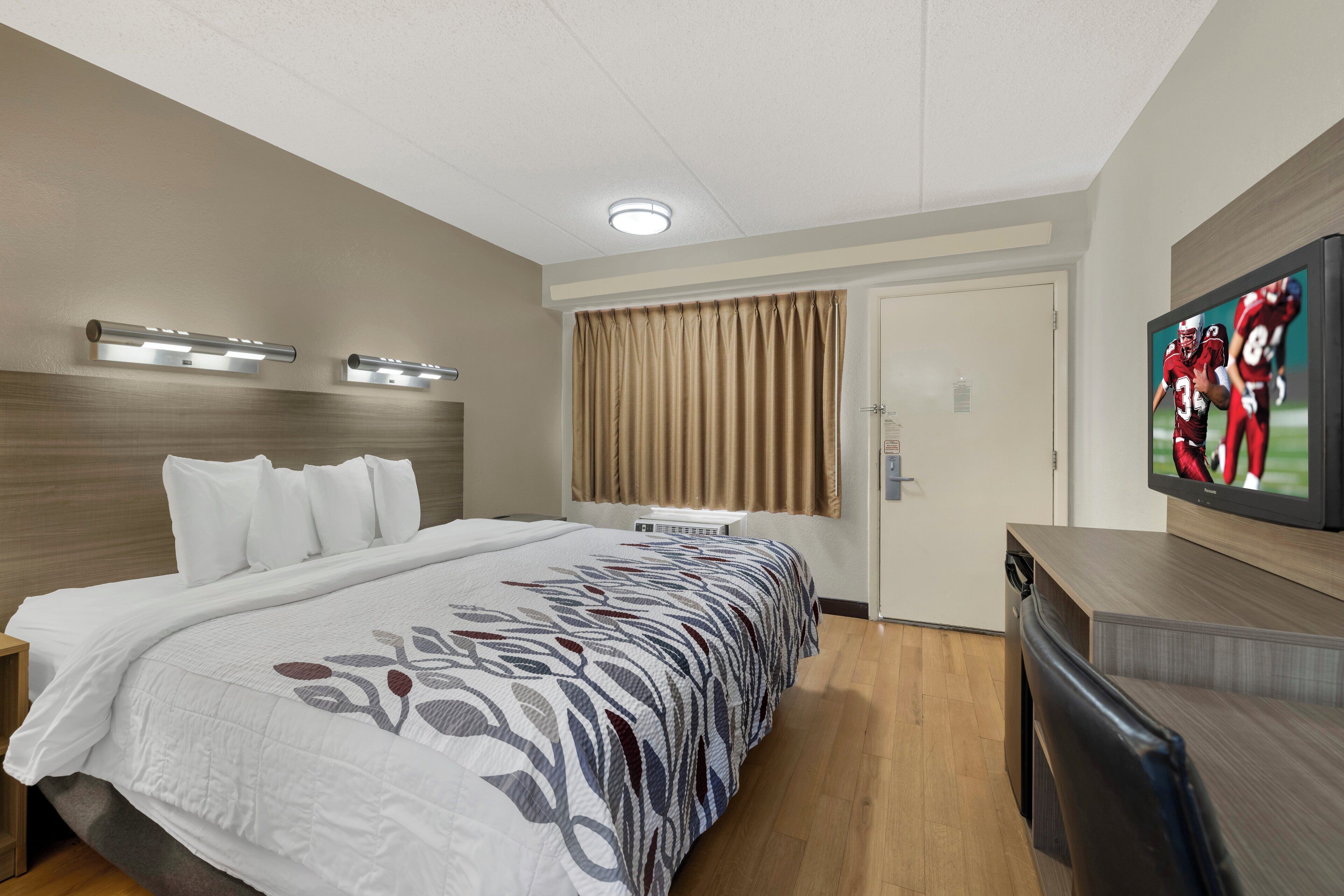 1 bedroom, desk, blackout drapes, free WiFi