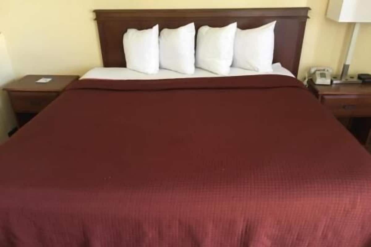 Down comforters, pillowtop beds, desk, blackout drapes