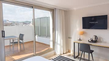 Double or Twin Room, Terrace | Minibar, in-room safe, desk, iron/ironing board