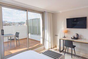 ダブルまたはツインルーム テラス | ミニバー、セーフティボックス (室内)、デスク、アイロン / アイロン台
