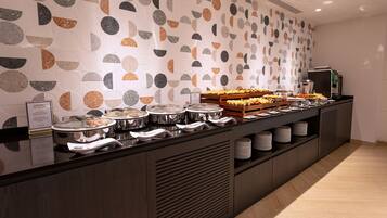 Daily buffet breakfast for a fee