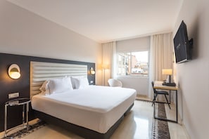 Habitació doble | Minibar, caixa forta a l'habitació i escriptori