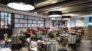 Desayuno completo (USD 24.95 por persona)