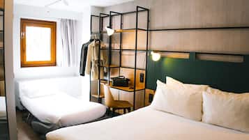 Quarto standard, 1 cama de casal e sofá-cama | Cofres nos quartos, escrivaninha, espaço de trabalho para notebook