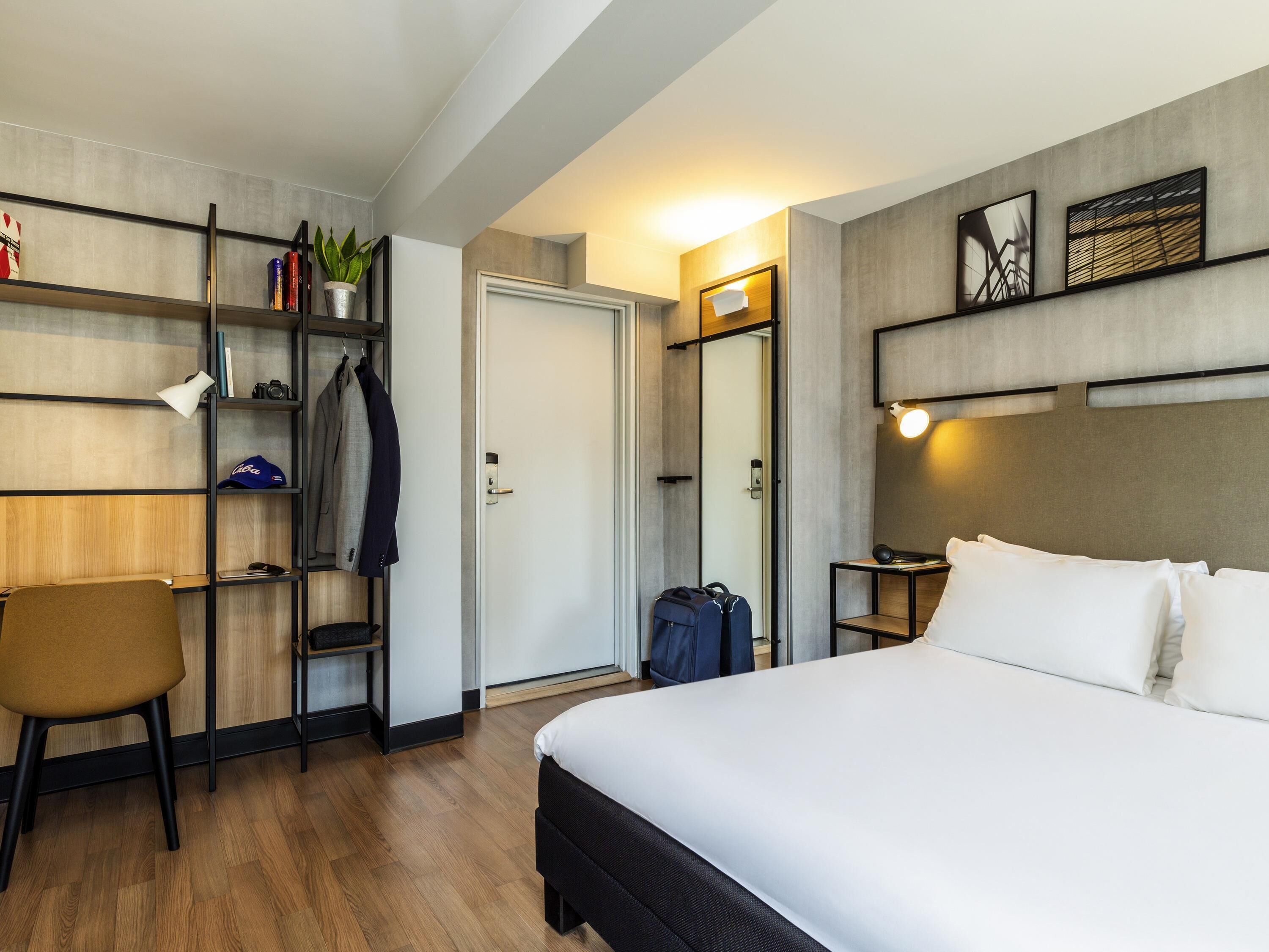 Standard Room, 1 Double Bed | In-room safe, desk, laptop workspace, iron/ironing board