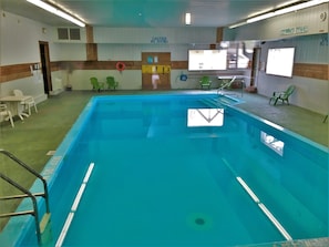 Una piscina cubierta