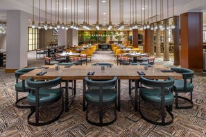 Breakfast, lunch, dinner served; local cuisine  - DoubleTree by Hilton San Francisco Airport (Burlingame)