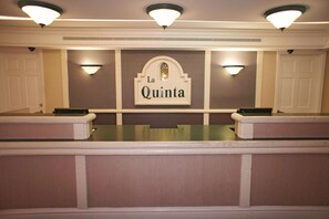 Lobby - La Quinta Inn by Wyndham Tallahassee North (Tallahassee)