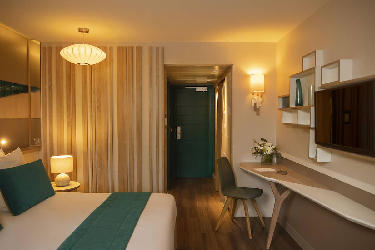 In-room safe, desk, blackout drapes, soundproofing