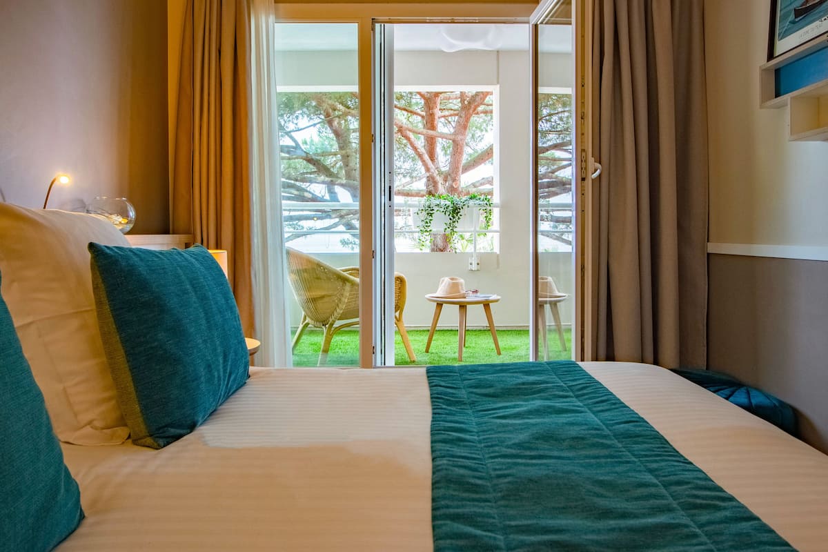 in-room safe, desk, blackout curtains, soundproofing