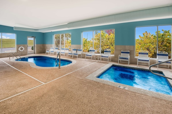 Indoor pool - SureStay Plus Hotel by Best Western Jasper (Jasper)