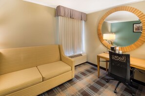 Standard Room, 1 King Bed, Non Smoking | Premium bedding, down comforters, desk, laptop workspace