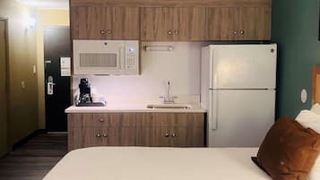 Premium bedding, down duvets, desk, laptop workspace