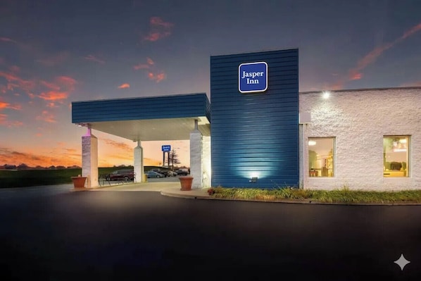 Front of property - Jasper Inn (Jasper)