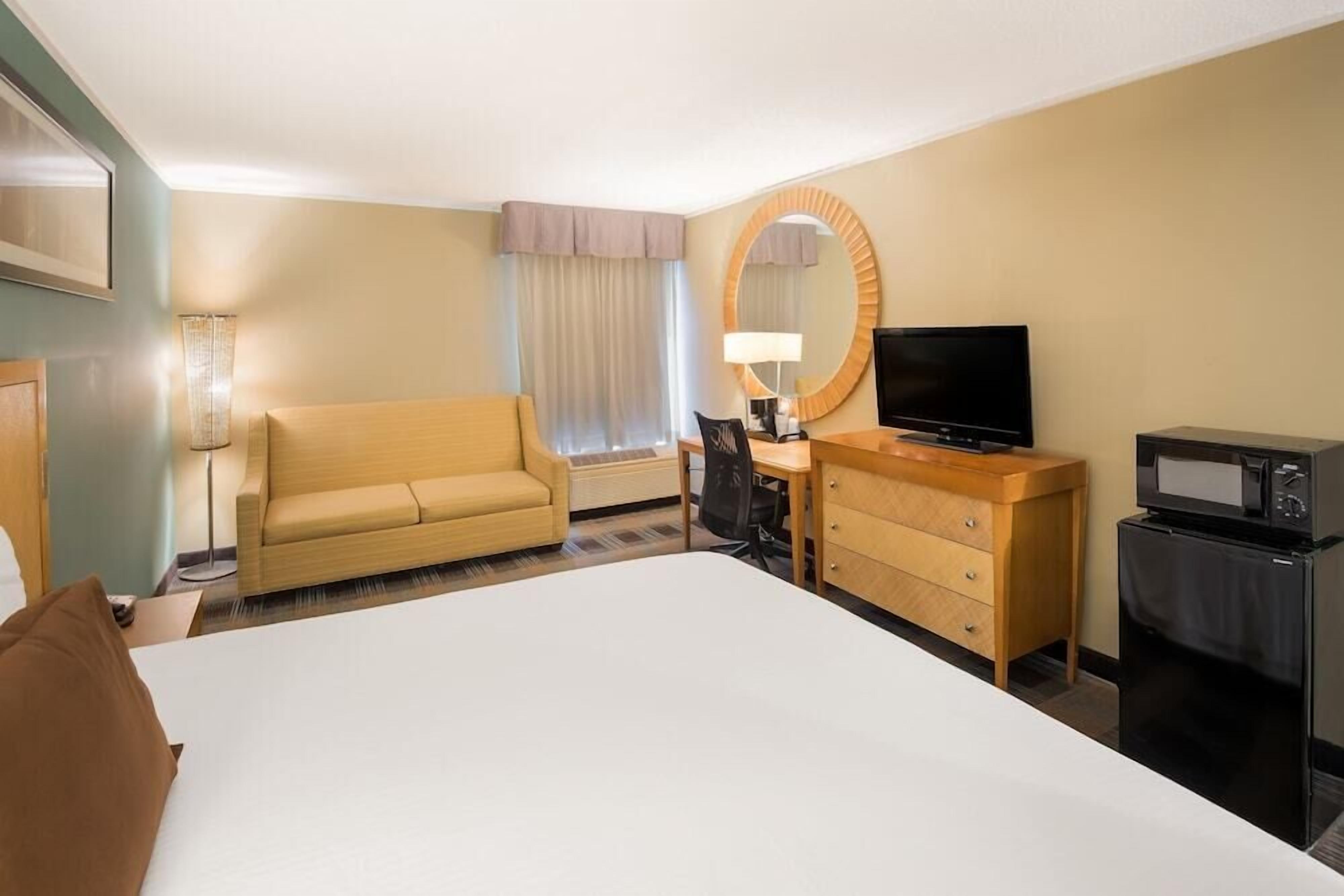 Premium bedding, down comforters, desk, laptop workspace