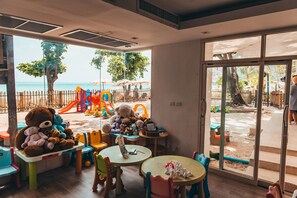 Área de juegos infantiles bajo techo