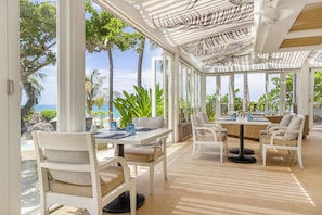 2 restaurants, breakfast, lunch served; local and international cuisine