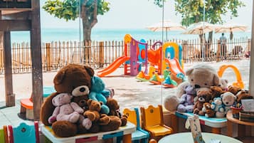 Área de juegos infantiles bajo techo