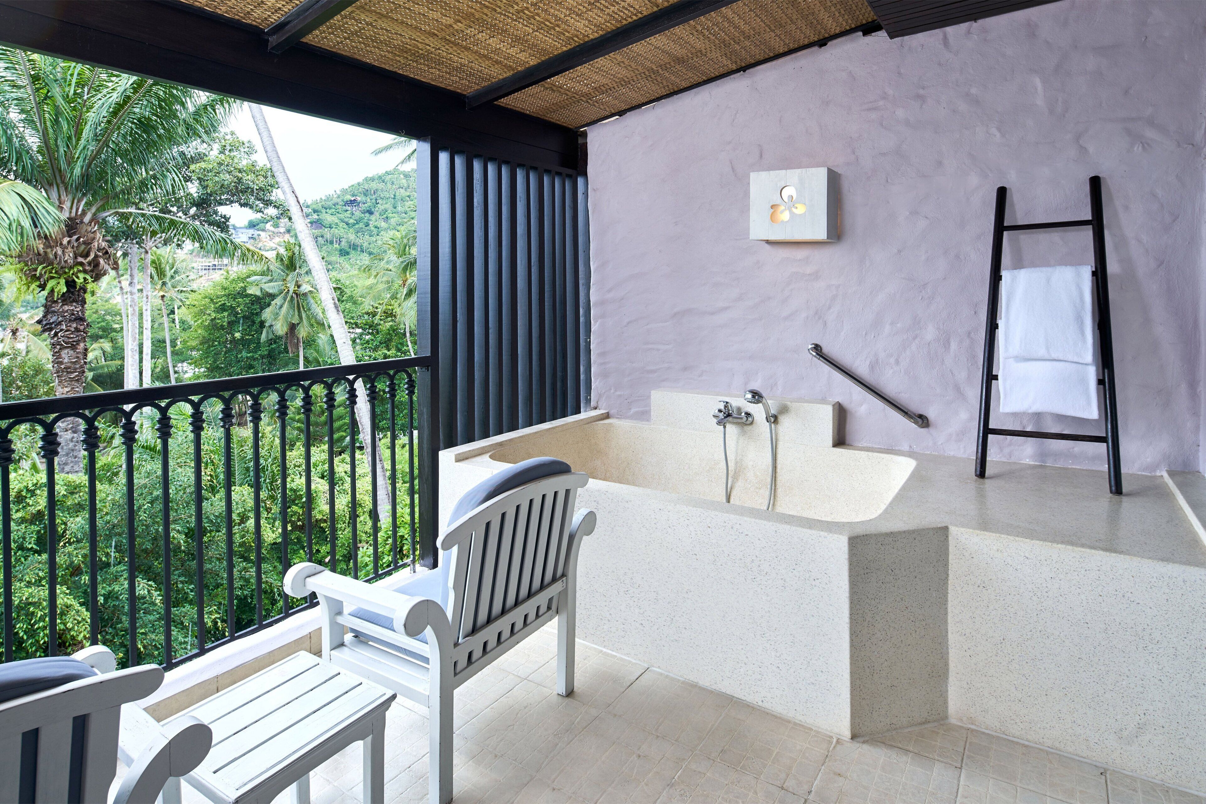 Studio, 1 King Bed | Premium bedding, minibar, in-room safe, desk