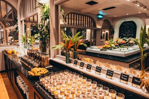 TĂ€gliches inbegriffenes FrĂŒhstĂŒcksbuffet