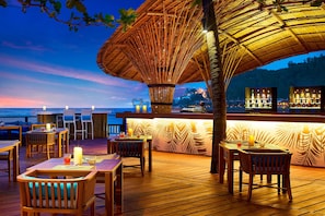 2 restaurants, breakfast, lunch served; local and international cuisine